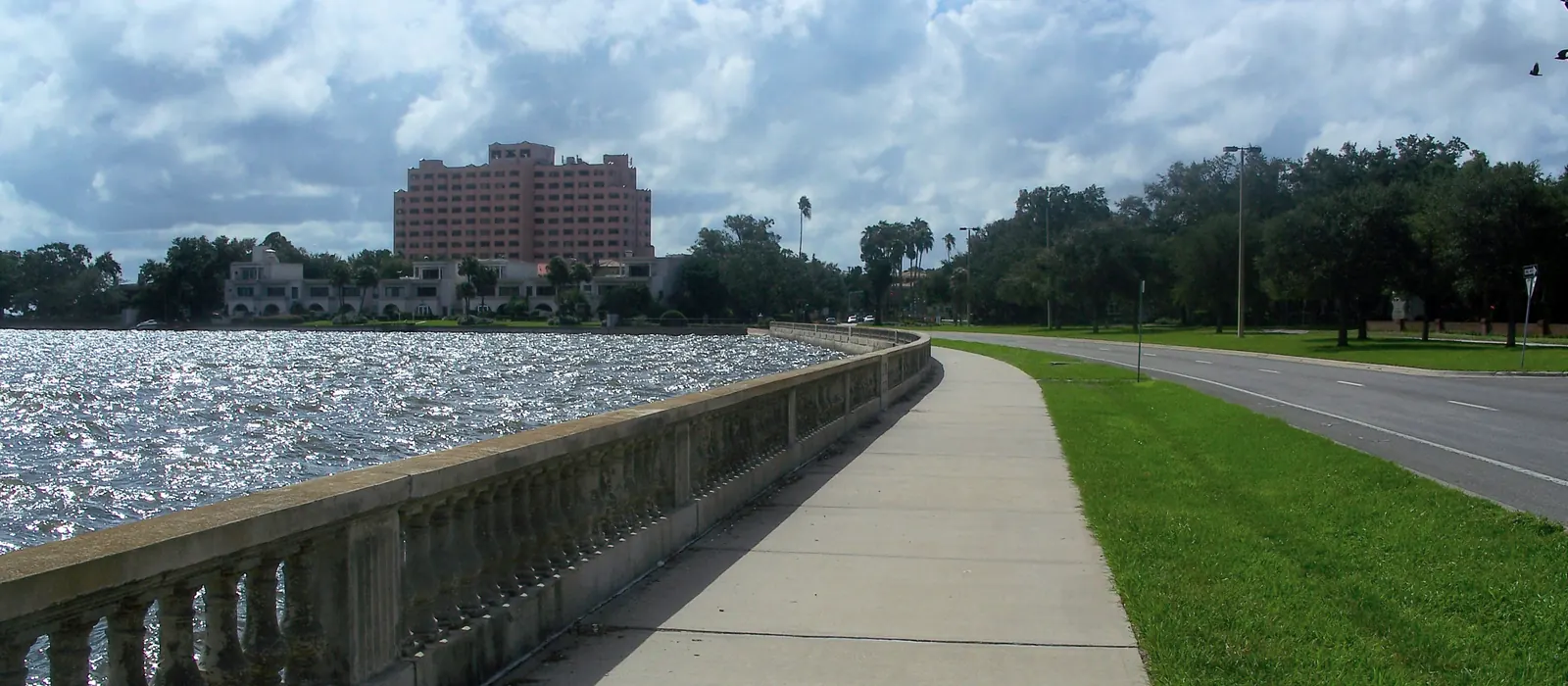 Bayshore Boulevard and its long balustrade along Tampa Bay